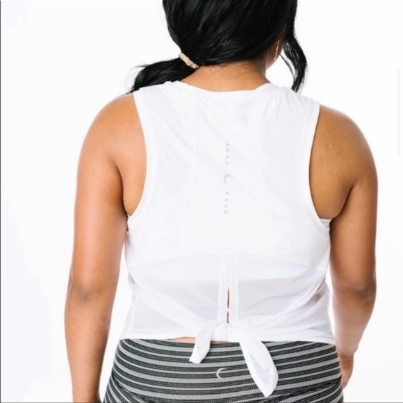 Zyia panel split back mesh tank - Picture 3 of 10